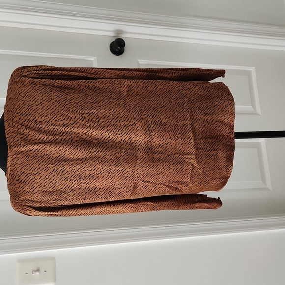 Banana Republic Satin Zebra Blouse Size L - Picture 12 of 13